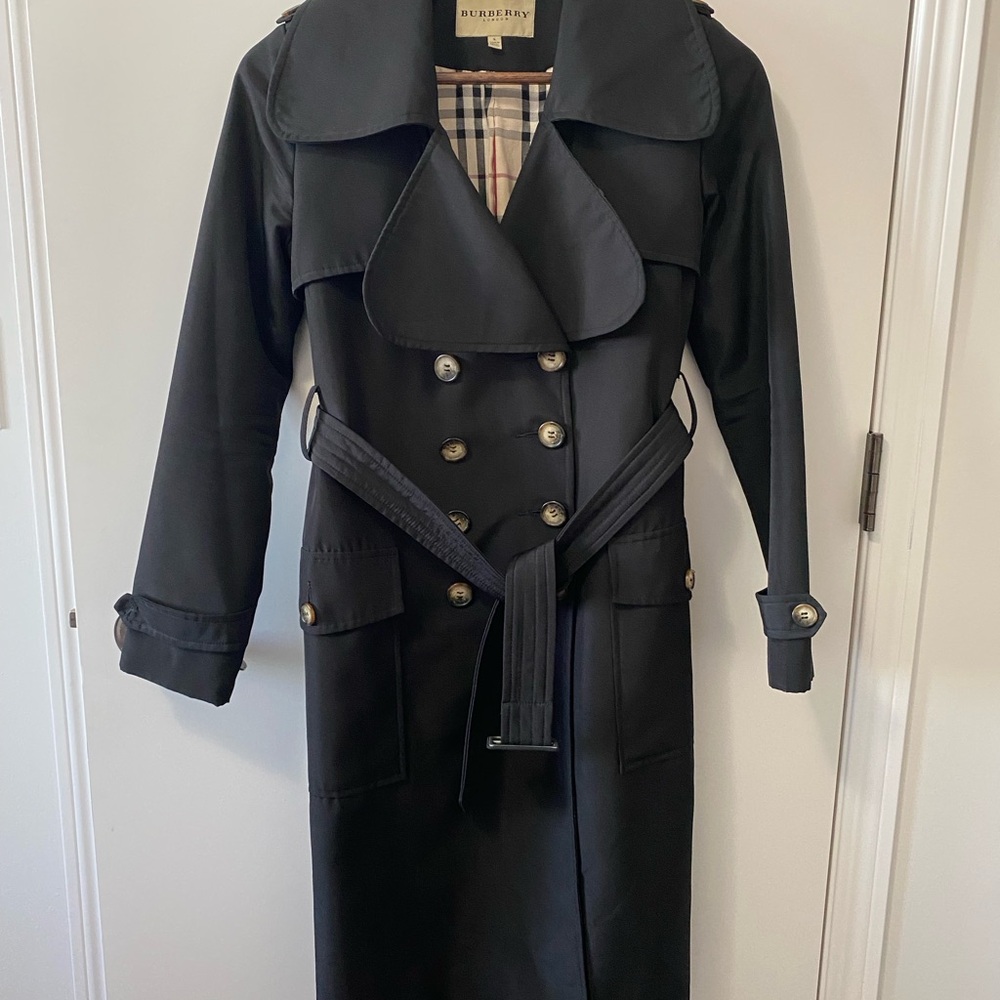 Burberry Elegant Black Trench Coat
